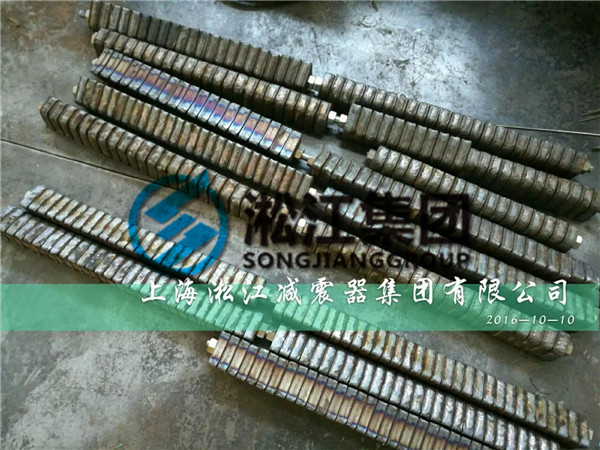 橡膠軟接頭防拉脫限位裝置加工中