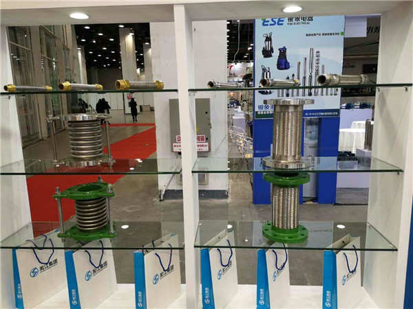 介質液壓油的DN100/DN250單球體橡膠接頭價格