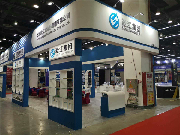 電鍋爐熱水蓄熱循環(huán),DN150橡膠軟連接,工作時吸扁了